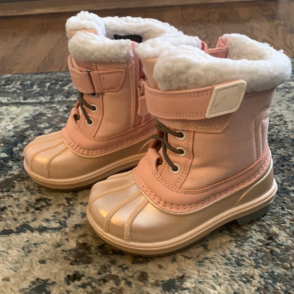 Toddler pink snow boots! Size 7